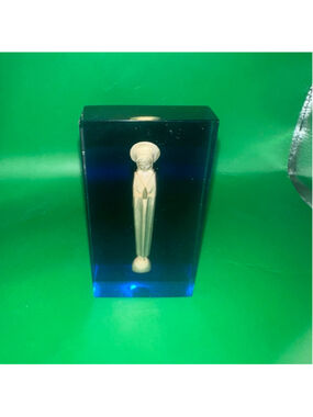 Vintage Madonna Virgin Mary Statue Figurine Praying Encased In Lucite / Acrylic
